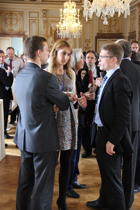image319