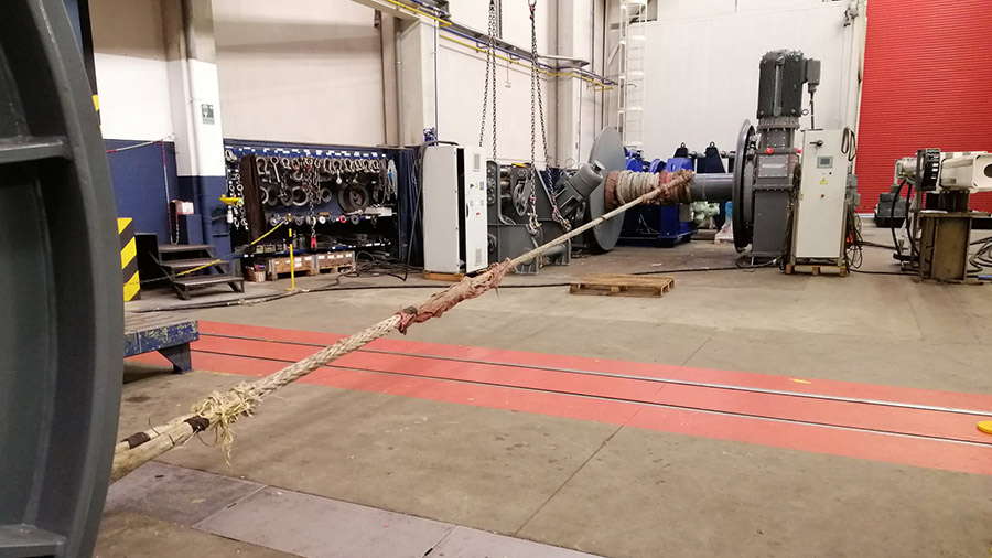 FAT of the trawl winches and cranes
