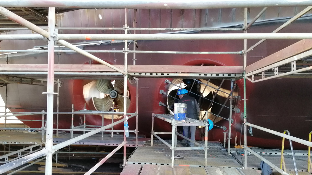 Installation of the bow thrusters