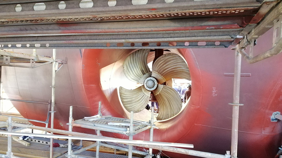 Installation of the bow thrusters