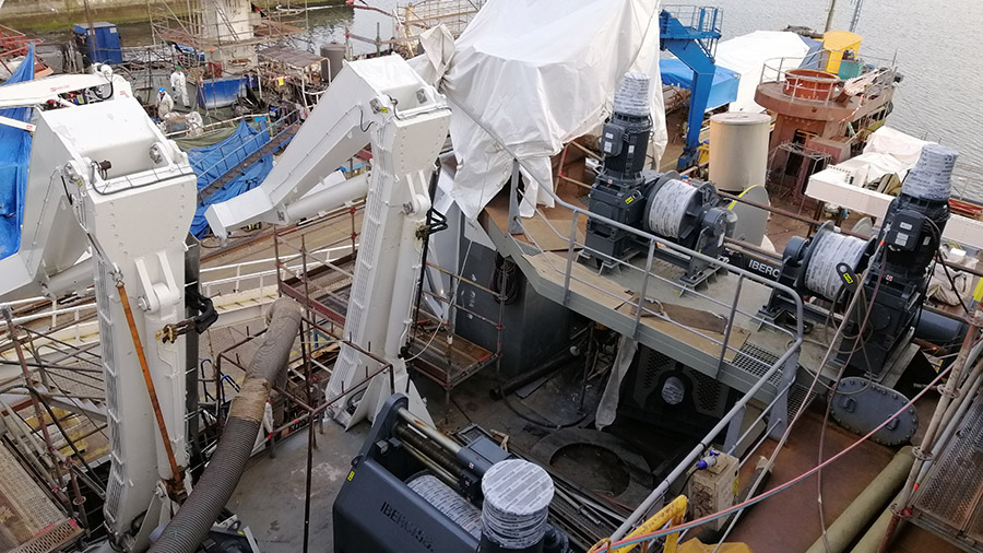 Installation of the T-frames and aft castles