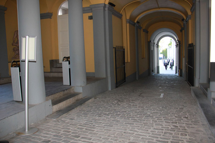 image047