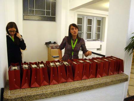 58 - Emmanuelle Courtheoux et sacs chocolats Neuhaus