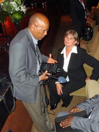 64 - Interview Laruelle par journaliste anglophone