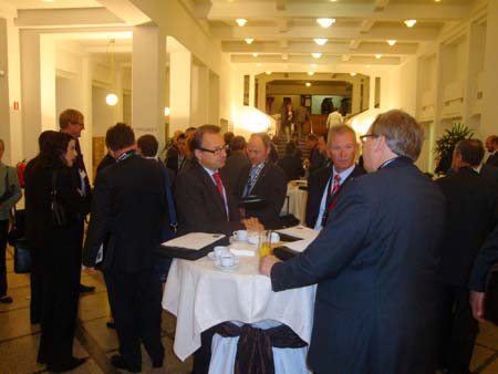 8 - Accueil des participants dans le fumoir